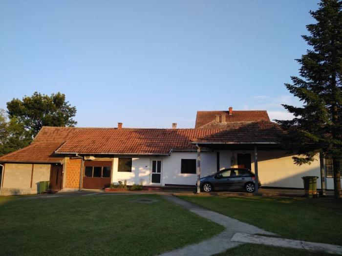 kuća, garaža i letnjikovac velika moštanica besplatni mali oglasi