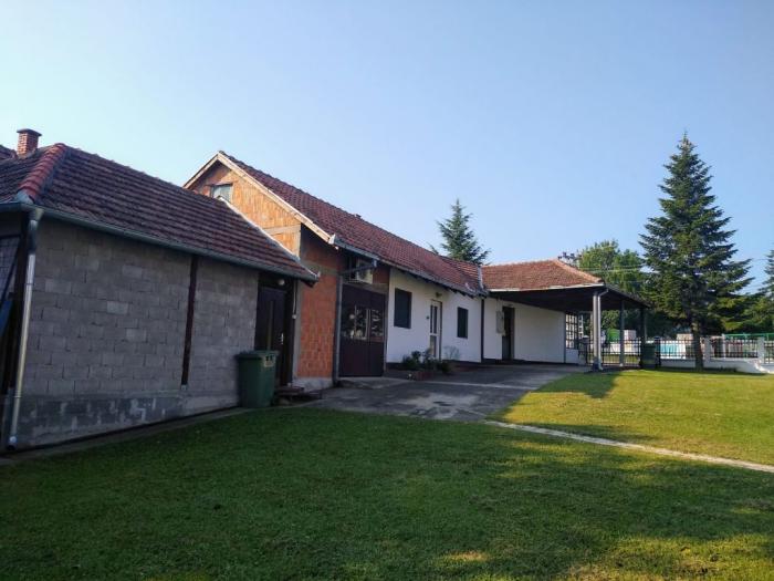 kuća, garaža i letnjikovac velika moštanica besplatni mali oglasi