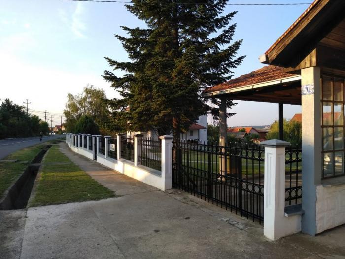 kuća, garaža i letnjikovac velika moštanica besplatni mali oglasi
