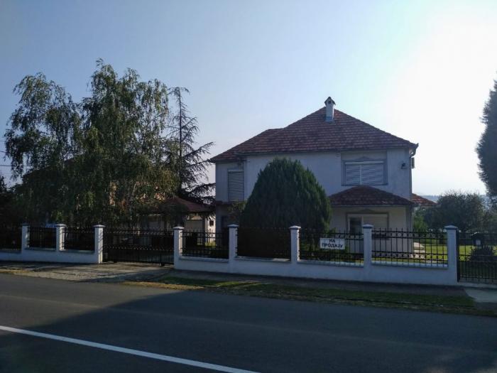 kuća, garaža i letnjikovac velika moštanica besplatni mali oglasi
