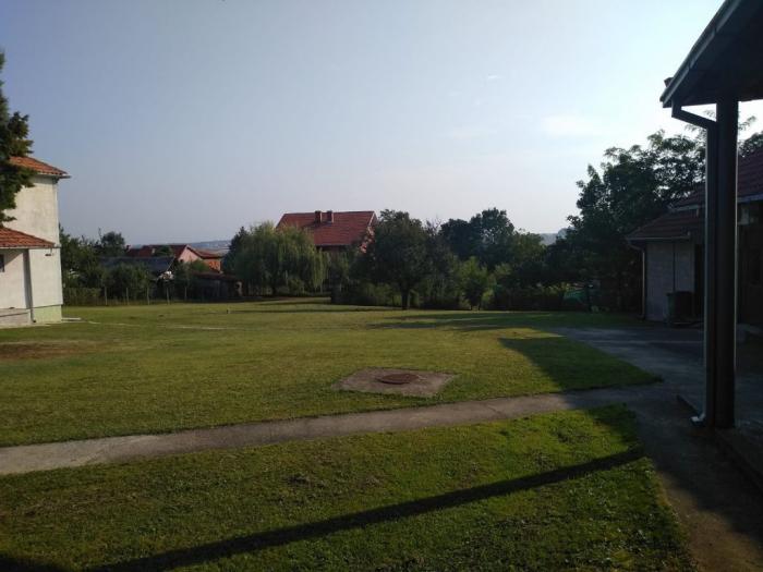 kuća, garaža i letnjikovac velika moštanica besplatni mali oglasi