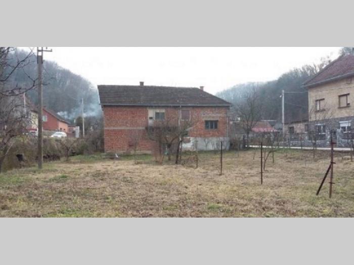 kuća sa dva placa besplatni mali oglasi