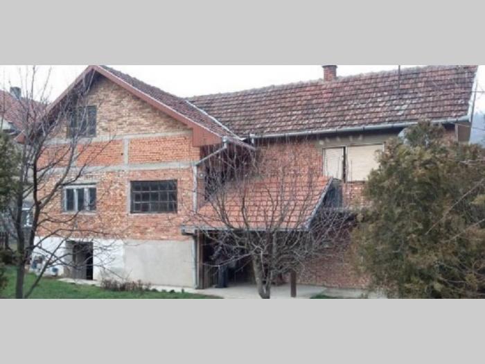 kuća sa dva placa besplatni mali oglasi