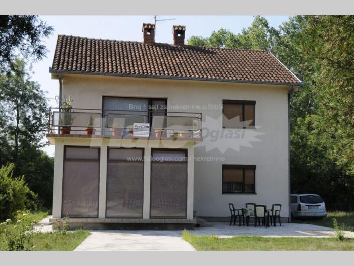 prodaje se kuća sa velikim placem besplatni mali oglasi