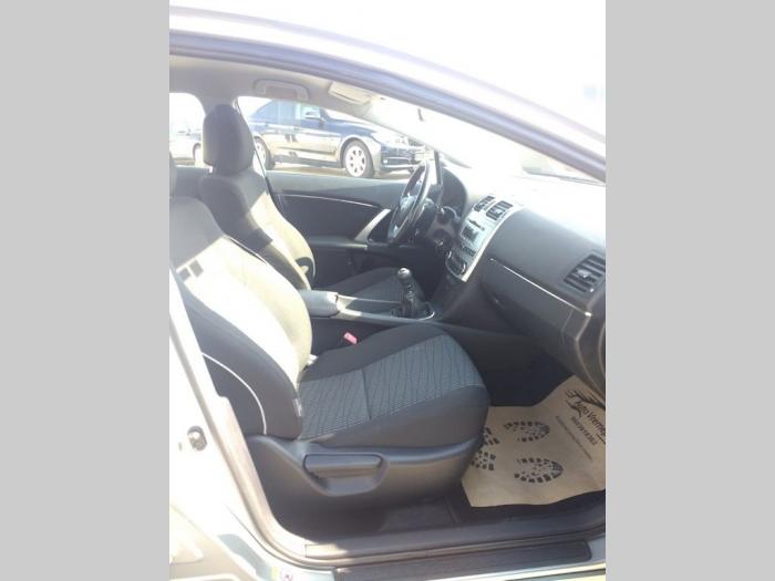 toyota avensis 2 0 d4d besplatni mali oglasi