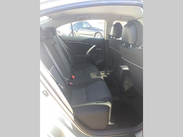 toyota avensis 2 0 d4d besplatni mali oglasi