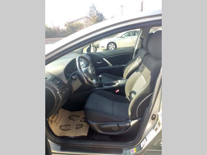 toyota avensis 2 0 d4d besplatni mali oglasi