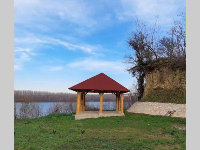 eksliuivan plac na samoj obali dunava beška besplatni mali oglasi