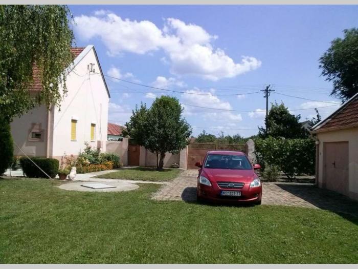 prodajem kuću poljoprivredno gazdinstvo)u banatskom karađorđevu besplatni mali oglasi