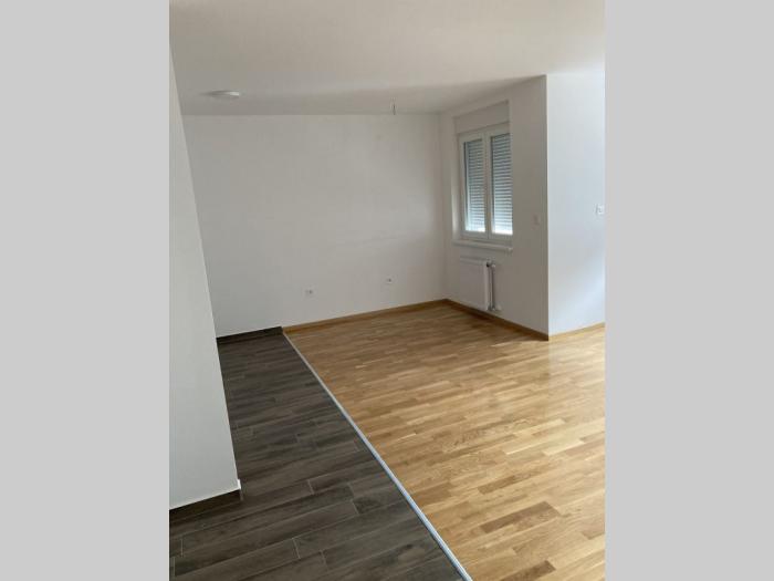 stan na prodaju novi sad podbara besplatni mali oglasi