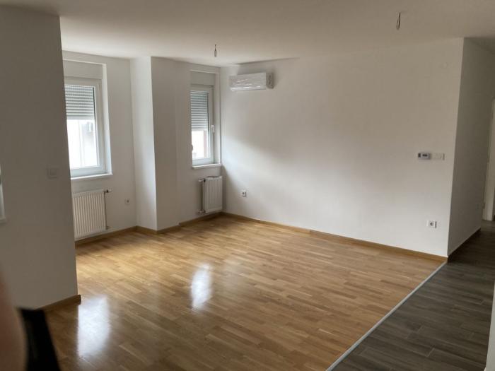 stan na prodaju novi sad podbara besplatni mali oglasi