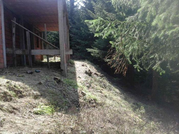 prodaja placa vikend kuće kopaonik naselje treska besplatni mali oglasi