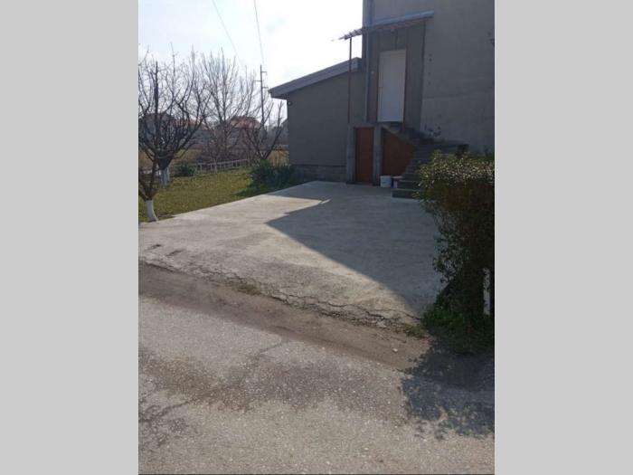 prodaje se deo kuće, sprat i potkrovlje 150m2 besplatni mali oglasi