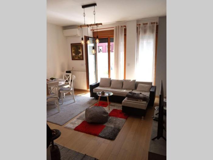 izdajem stan od 50m2 na vračaru besplatni mali oglasi