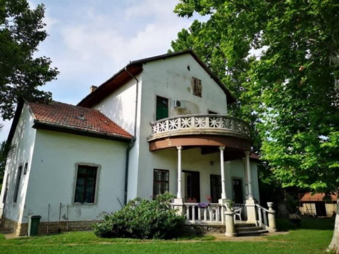prodaju se dve kuće na paliću na placu od 3584m2 besplatni mali oglasi