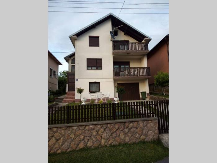 kuća u aranđelovcu besplatni mali oglasi