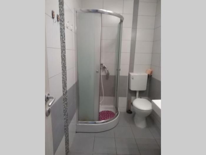 izdajem stan kod autokomande, 30m2 za jednu osobu besplatni mali oglasi