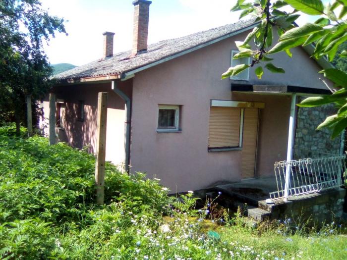 prodajem 2 kuće na istom placu na đerdapu golubca besplatni mali oglasi