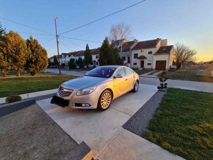 opel insignia 2 0 cdti 2011 godiste besplatni mali oglasi