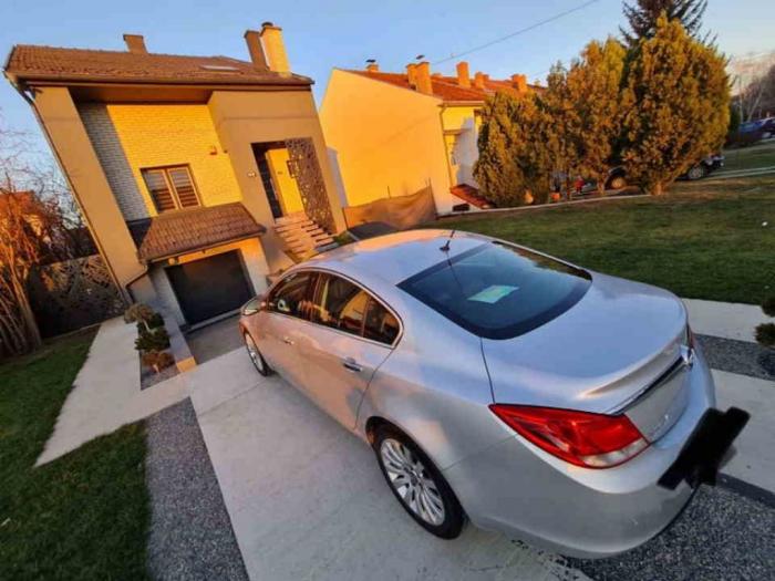 opel insignia 2 0 cdti 2011 godiste besplatni mali oglasi