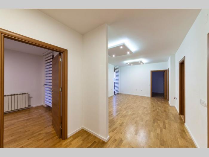 vračar, hram svetog save, šumatovačka, 80,45 m2 besplatni mali oglasi
