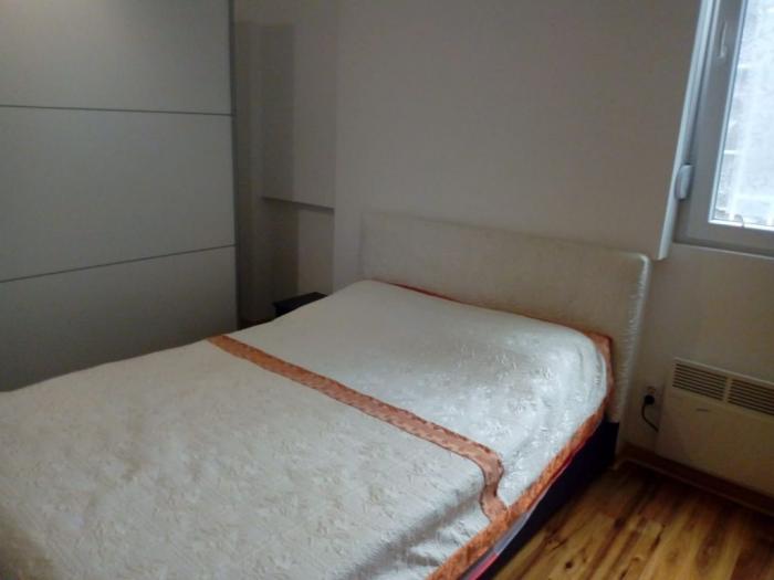 prodajem stan 90m2, ul vlajkoviceva 19, stari grad besplatni mali oglasi