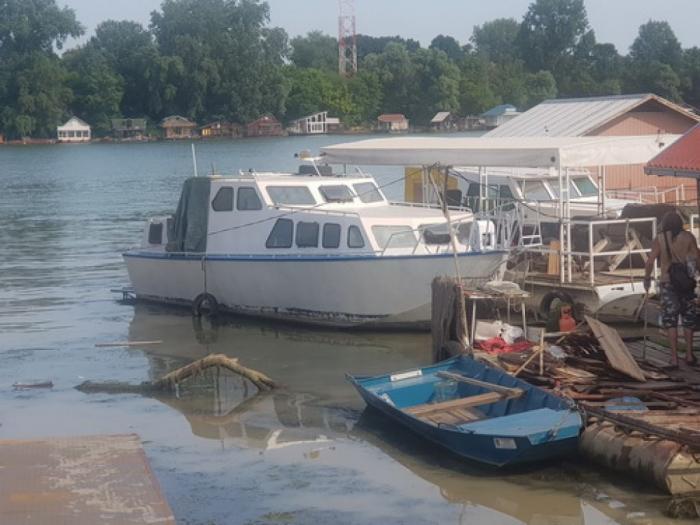 prodaja metalni brod dužine 11m, širine 3,45m besplatni mali oglasi