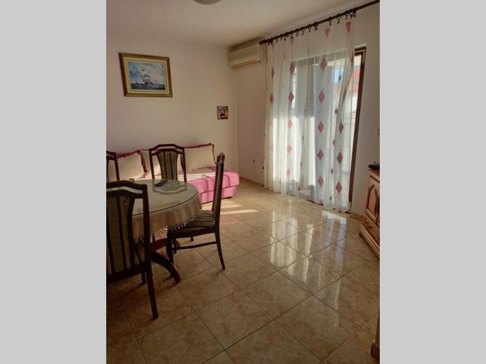 budva izdaje se trosoban stan sa velikim balkonom besplatni mali oglasi