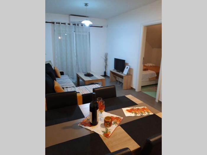 izdajem apartman na ledinama, novi beograd besplatni mali oglasi