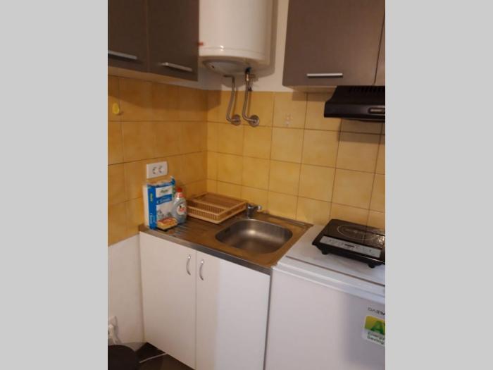 izdajem apartman na ledinama, novi beograd besplatni mali oglasi