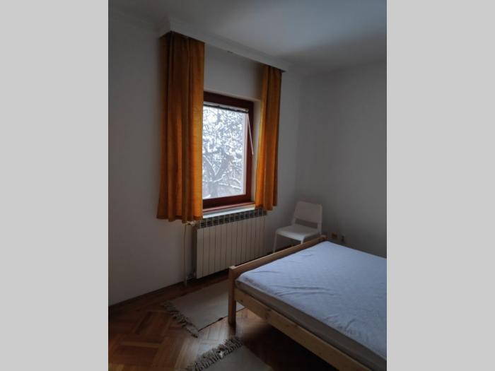 dvosoban namešten stan kod liona, 57m2  besplatni mali oglasi