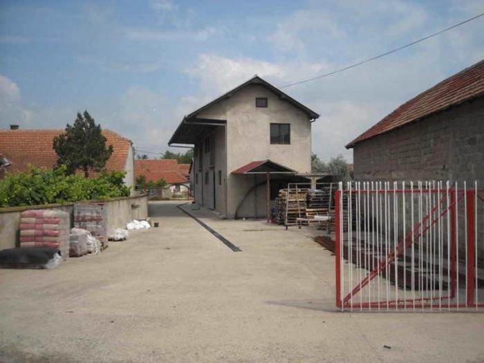 izdajem halu sa magaciniskim prostorom površine 1000 m2 besplatni mali oglasi