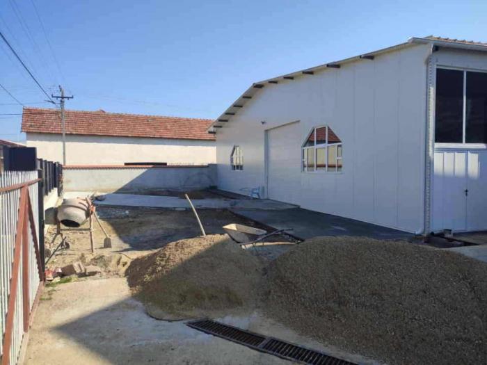 izdajem halu sa magaciniskim prostorom površine 1000 m2 besplatni mali oglasi