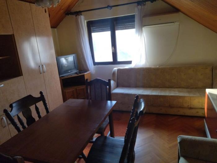 izdajem namešteno potkrovlje (2 sprat) od 30 kvm krnjača, palilula besplatni mali oglasi