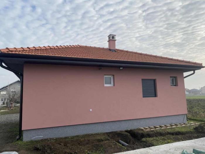 plac od 135 ari sa montažnom kućom sa 250 šljive stare 10 god ugrinovci, beograd besplatni mali oglasi