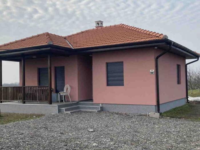 plac od 135 ari sa montažnom kućom sa 250 šljive stare 10 god ugrinovci, beograd besplatni mali oglasi