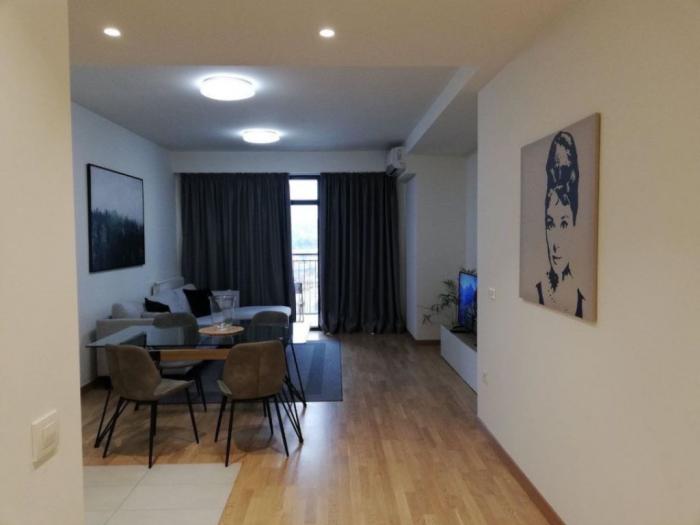 izdajem trosoba0n stan 85 m2, beograd na vodi vista besplatni mali oglasi