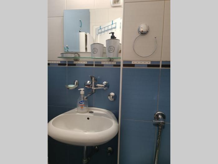 izdajem renoviran 1 0 površine 35m2 paviljoni, novi beograd besplatni mali oglasi