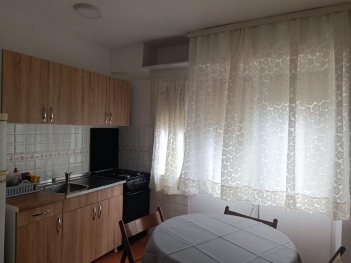 izdajem renoviran 1 0 površine 35m2 paviljoni, novi beograd besplatni mali oglasi