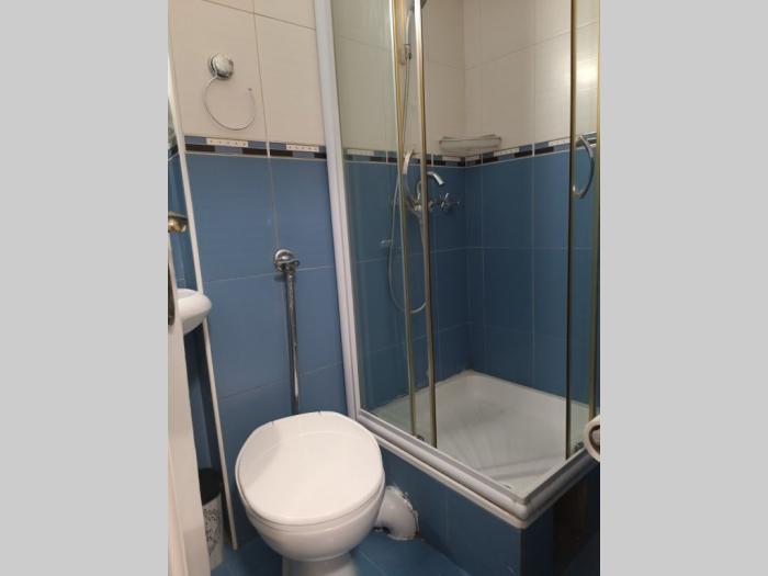 izdajem renoviran 1 0 površine 35m2 paviljoni, novi beograd besplatni mali oglasi