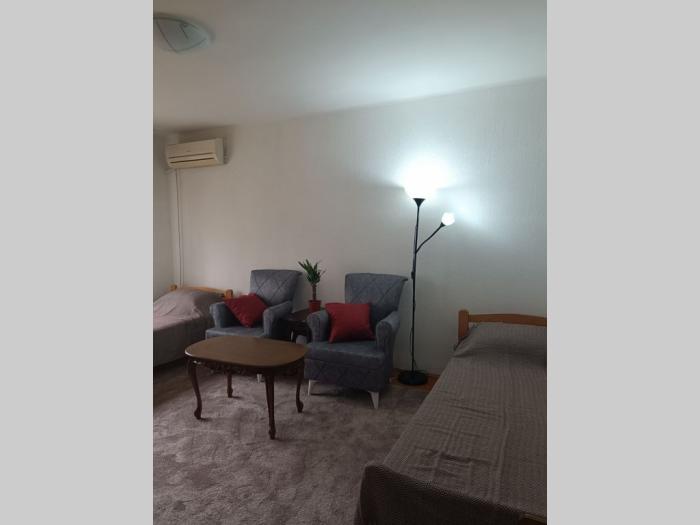 izdajem renoviran 1 0 površine 35m2 paviljoni, novi beograd besplatni mali oglasi