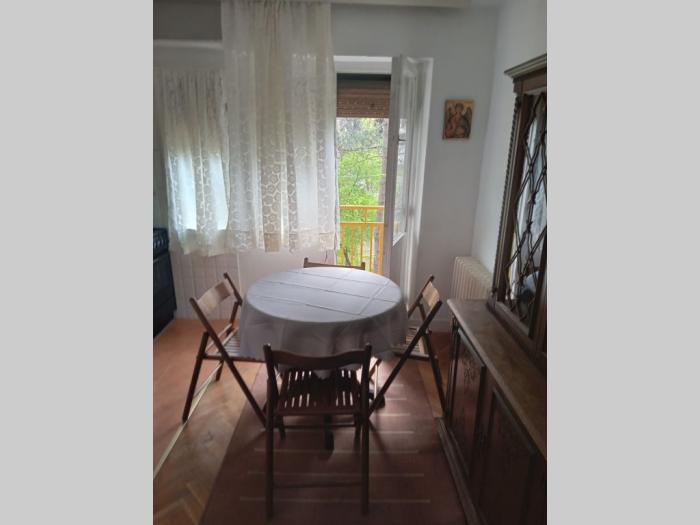 izdajem renoviran 1 0 površine 35m2 paviljoni, novi beograd besplatni mali oglasi