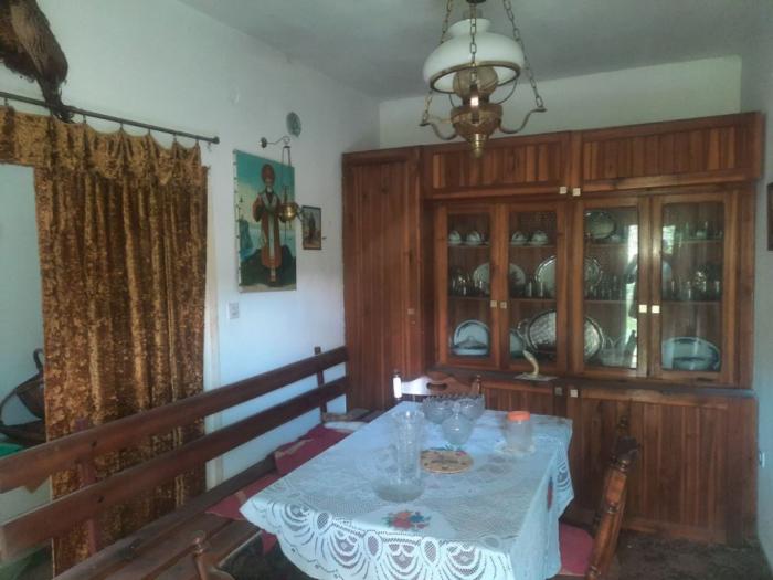 prodajem 2 kuće na istom placu na đerdapu golubca besplatni mali oglasi