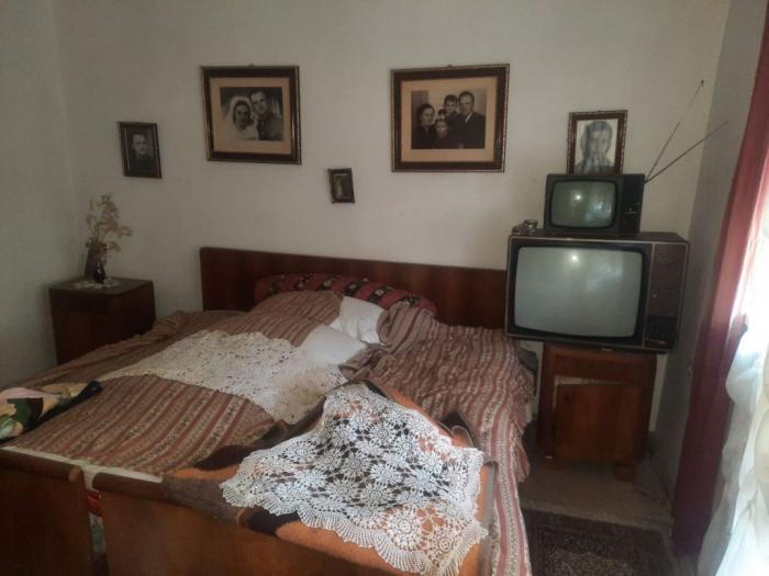 prodajem 2 kuće na istom placu na đerdapu golubca besplatni mali oglasi
