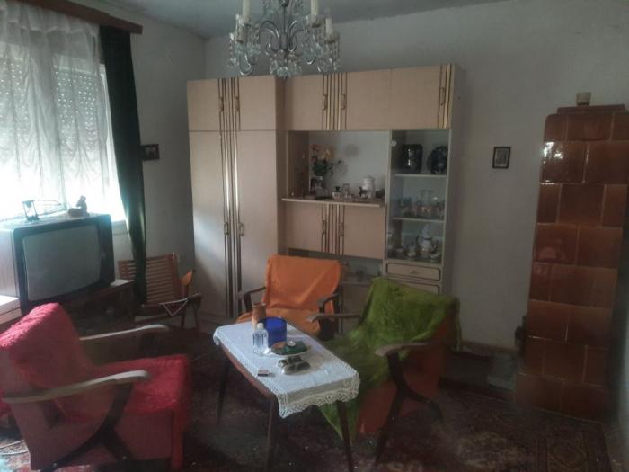 prodajem 2 kuće na istom placu na đerdapu golubca besplatni mali oglasi
