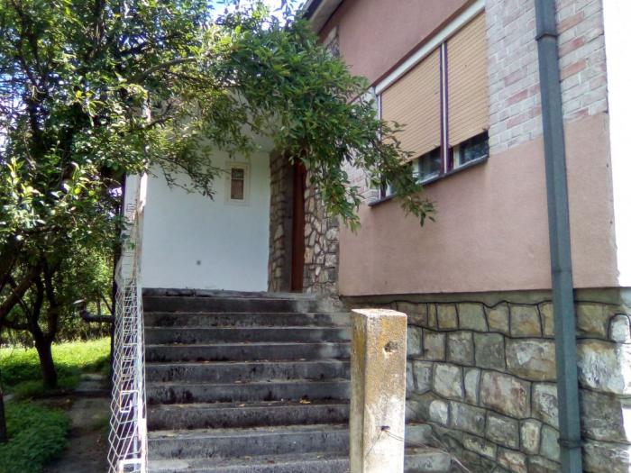 prodajem 2 kuće na istom placu na đerdapu golubca besplatni mali oglasi