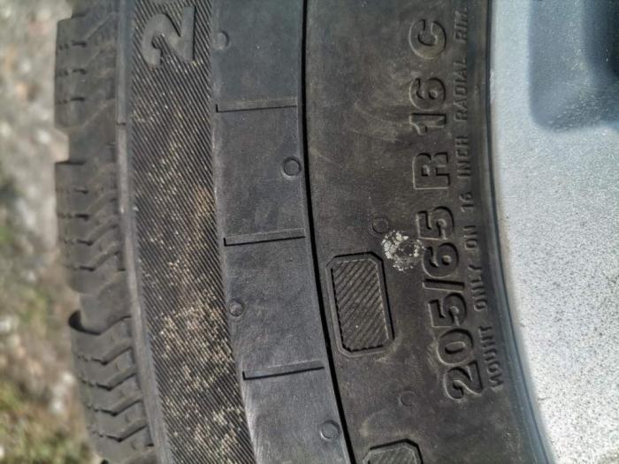 komplet 4 teretne gume sa felnama (continental i minerva transporter besplatni mali oglasi