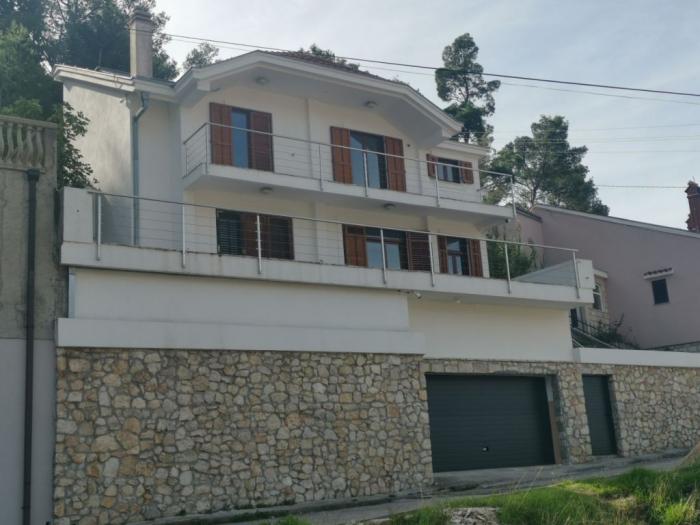 izuzetna kuća na policama, trebinje besplatni mali oglasi
