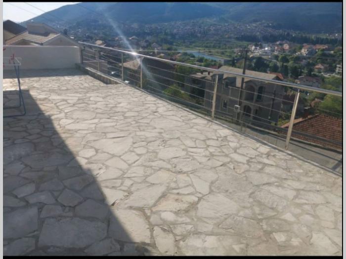 izuzetna kuća na policama, trebinje besplatni mali oglasi