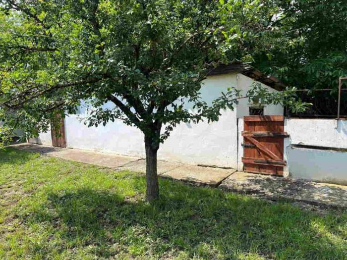 na prodaju porodična prizemna kuća ečka (na samom ulazu) besplatni mali oglasi